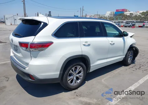 2015 Toyota Highlander Xle V6 z USA, uszkodzony, nr VIN 5TDKKRFH9FS110779